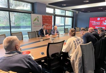 Benoît Faucon, président de la Chambre d'agriculture de la Mayenne, et Claude Tarlevé, vice-président du Conseil départemental.