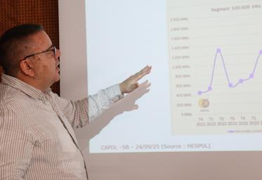 Sébastien Bordereau, chargé de mission énergie à la Chambre d'agriculture des Pays de la Loire et spécialisé dans le photovoltaïque, a animé la conférence à la Maison des agriculteurs (Changé), mardi après-midi 24 mars.