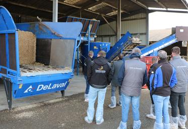 Les inscrits à la journée ont pu découvrir l'automate d'alimentation de l'exploitation. Tous ont des projets pour les 3 à 5 ans à venir.