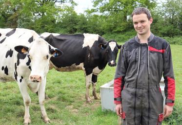 Installé en production laitière à Loiron-Ruillé, ainsi qu'en production porcine (engraissement), Benoît Robert a appris à réaliser lui-même ses inséminations artificielles sur ses vaches. "Ça aurait été compliqué de se lancer sans formation", concède-t-il.
