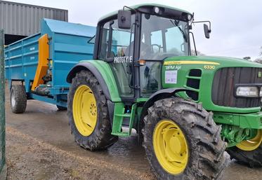 Le tracteur rétrofité, testé à la ferme expérimentale de Derval (44), a montré tout son intérêt pour les travaux de cour de ferme et d'élevage.