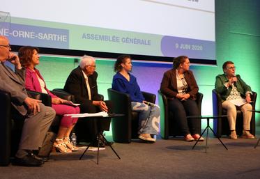 La table ronde a été l'occasion pour des agricultrices de témoigner de leurs parcours.