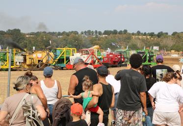 Simples curieux ou supporters passionnés, les spectateurs en ont pris plein les yeux lors des courses de moiss'batt et de tracto cross sur le circuit.