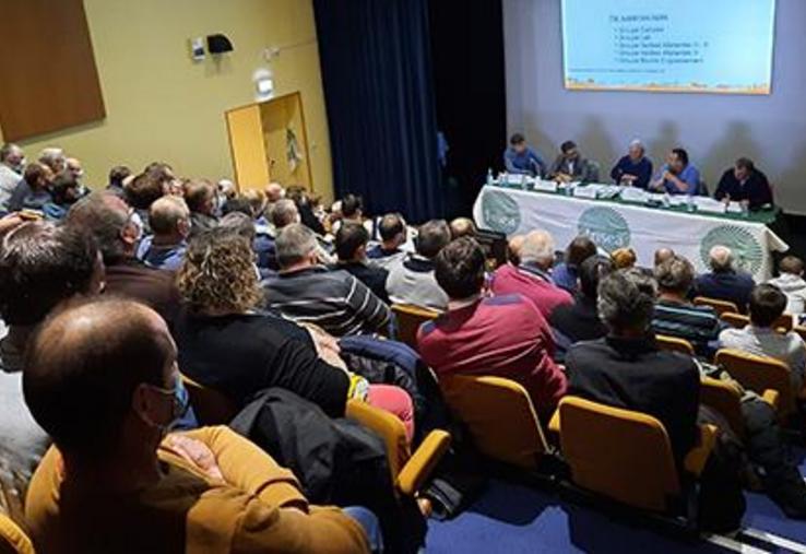 Salle comble à Saint-Saturnin pour les explications d'Henri Brichart sur la future Pac.