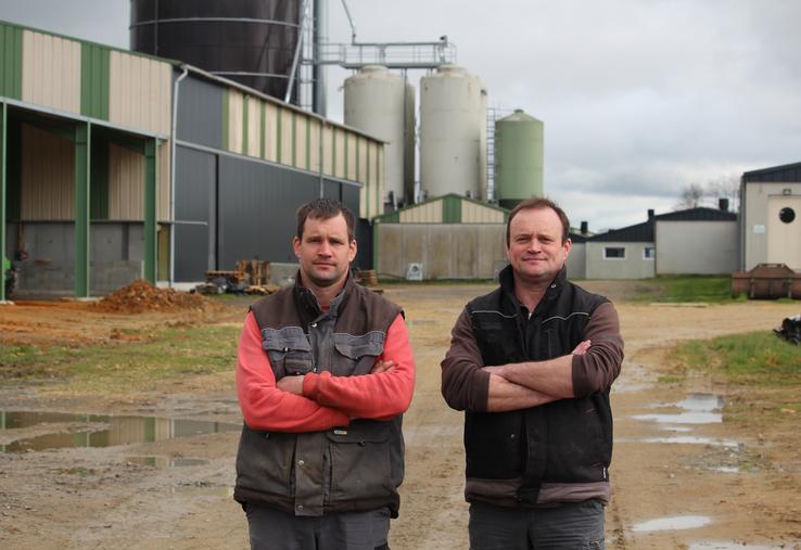 Justin et Jérôme Froger ont acheté une fabrique d'aliments à la ferme (Faf) d'occasion qu'ils ont entièrement démontée à Savigny-sur-Braye et remontée chez eux.