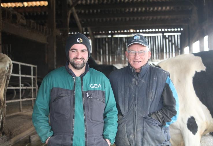 Maxime et Didier Chaumont exploitent plusieurs sites à Douillet-le-Joly (siège de l'exploitation), à Saint-Georges-le-Gaultier et Saint-Germain-sur-Sarthe. La SAU est de 175 ha (dont 90 en herbe), sans irrigation.