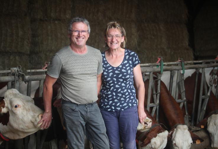 Guy et Isabelle Lebreton élèvent des Montbéliardes à la Quinte. Le sorgho a été semé le 9 juillet pour compenser les pertes en maïs.