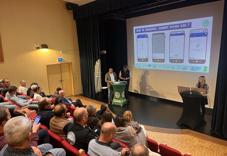 Les participants ont pu réagir, poser leurs questions et faire des commentaires en temps réel.