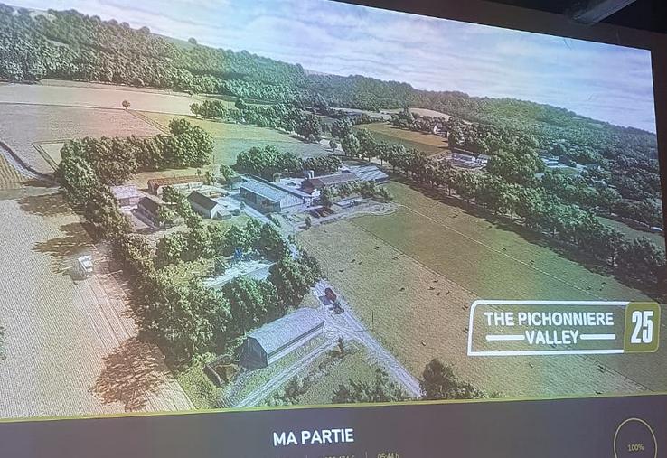 La ferme de la Pichonnière à Domfront-en-Champagne, une ferme réelle pour une exploitation virtuelle du jeu Farming Simulator.