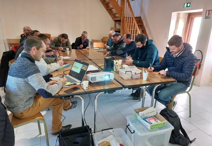 Le groupe 30 000 CAPTE réunit 11 exploitations du nord Sarthe autour d'Alexandre Hatet.