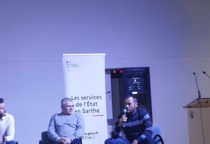 Lionel Lenoir (au mirco) et Frédéric Cosson, ont témoigné sur les dégâts subis lors de l'orage de grêle du 25 juin 2025.