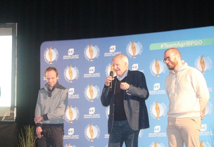 Guy Corlu, entouré de ses fils Etienne et Antoine, lauréats 2026.