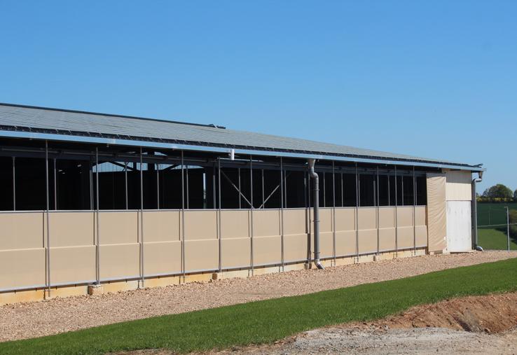 Le bâtiment est en service depuis l'automne dernier. Clémence Daguenet est en charge de la partie élevage.