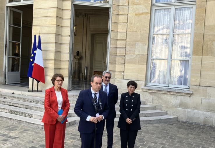Annie Genevard, Sébastien Lecornu, Serge Papin et Monique Barbut, après la réunion à Matignon sur le plan de relance agricole le 15 octobre.