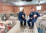 Paul Lecroc et Didier Ambrois, naisseur engraisseur de porcs, conduisent un projet de transmission à Congé-sur-Orne..