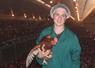 Marine Jouy, éleveuse de 30 ans, à la tête depuis mai d'un bâtiment Loué répondant au bien-être animal. Les poules jouissent d'un parc de cinq hectares.