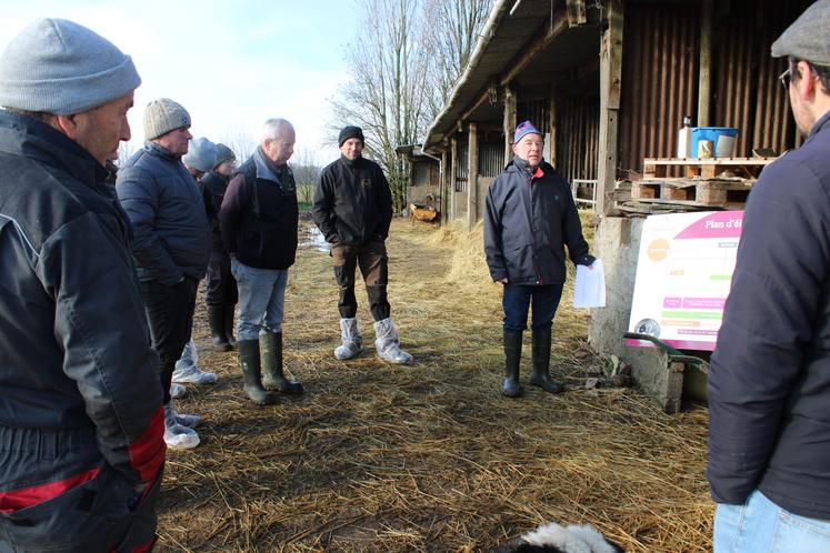 Hervé Baudet, vétérinaire chez Seenovia, a animé la " seennoviale " du 18 janvier sur le thème de la conduite des veaux.