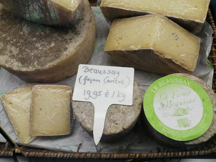  « Le Beaussay » est un subtil mariage entre la tomme et le gouda qui fait penser au Cantal.