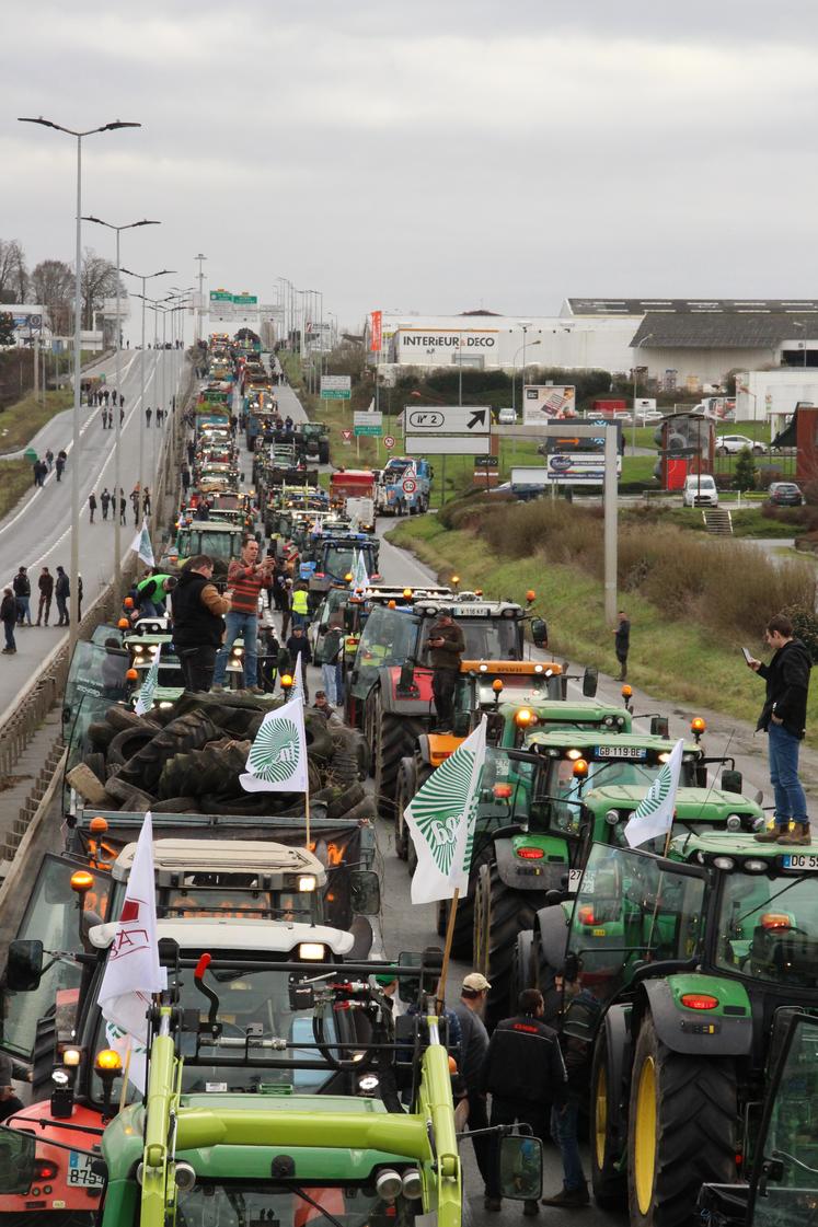 Le convoi long de 4 km a occasionné des ralentissements.