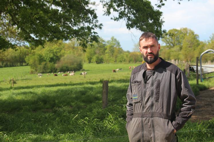 Alexandre Desiles mène un troupeau de soixante Simmental dans un système bio : " heureusement qu'il y a le lait car la culture, c'est un peu la cata..."