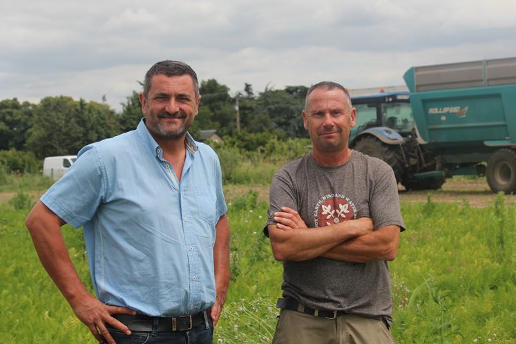 Emmanuel Pitault (CAPL) et Eric Maretheu, "éleveur de carottes" au Lude.