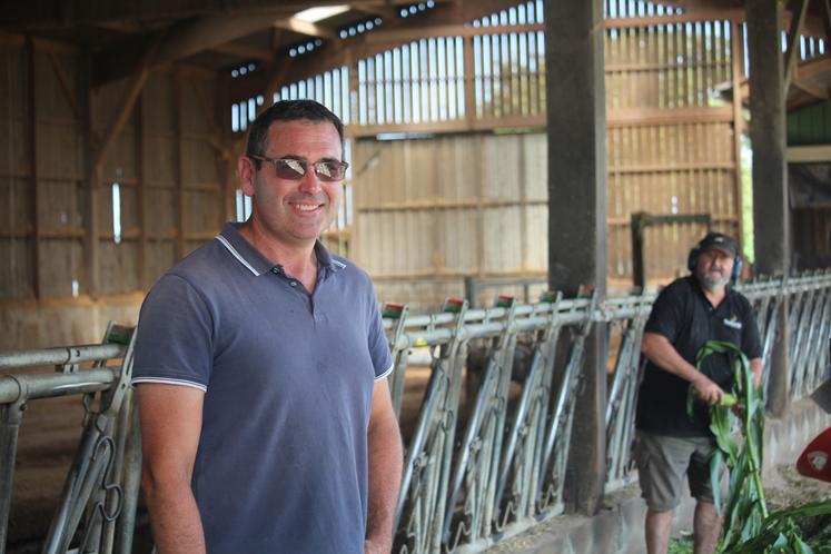 Rémi Guichard a été l'hôte de la JMS de Seenovia le 27 août à la Pervendière, à Courcelles-la-Forët. En plus de 70 VL, il y élève également poules (deux poulailiers) et dindes (un bâtiment).