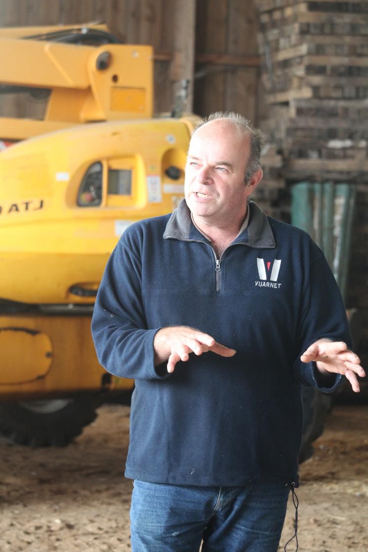 Philippe Pastoureau (SCEA Pastoureau avec son épouse) cultive 40 ha de blé, 25 de maïs grain, 15 de colza et 5 de soja. L'exploitation compte aussi trois bâtiments de Loué mais n'élève plus de VL depuis un an et demi.