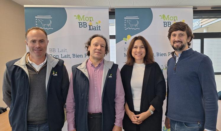 De gauche à droite : Yoann Lézé, vice-président de l'APBO, Frédéric Dorilleau, président de l'APBO, Anne-Sophie Carrier, directrice générale de Bel France, et Simon Bonnet, directeur achat lait du groupe Bel.