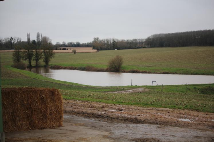 Une retenue d'eau de 18 000 m2 existe depuis 1998 à La Chamuère.