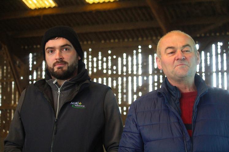 Valentin et Thierry Poirier, agriculteurs irrigants à Crosmières.