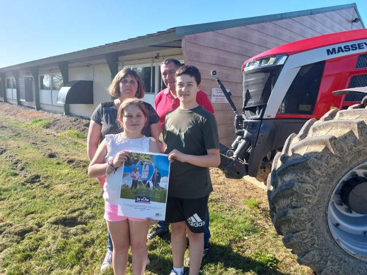 Elodie, Jérémy Bouhours et leur deux enfants Mathis et Célia.