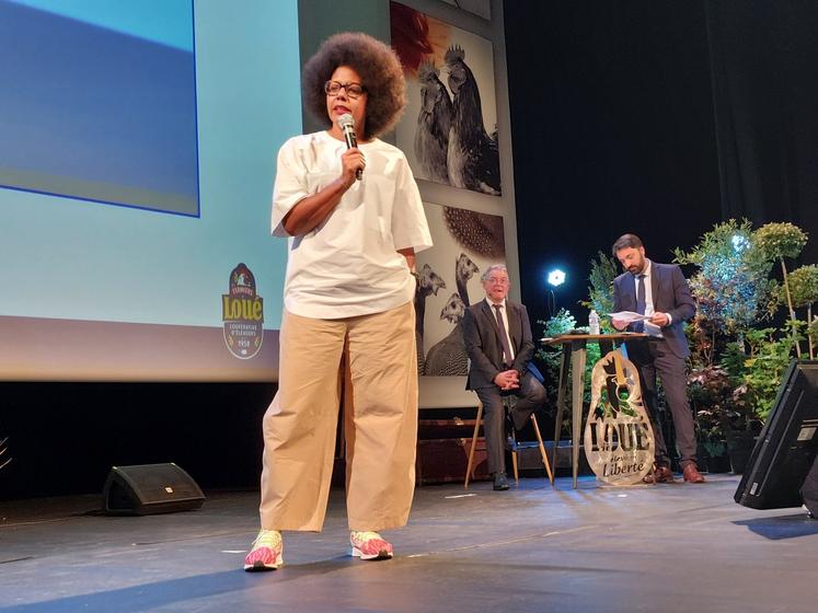 Audrey Pulvar, adjointe à la mairie de Paris, a évoqué le plan Alimentation durable de la mairie de Paris qui vise à créer des partenariats avec des filières locales pour l'approvisionnement de la restauration collective.