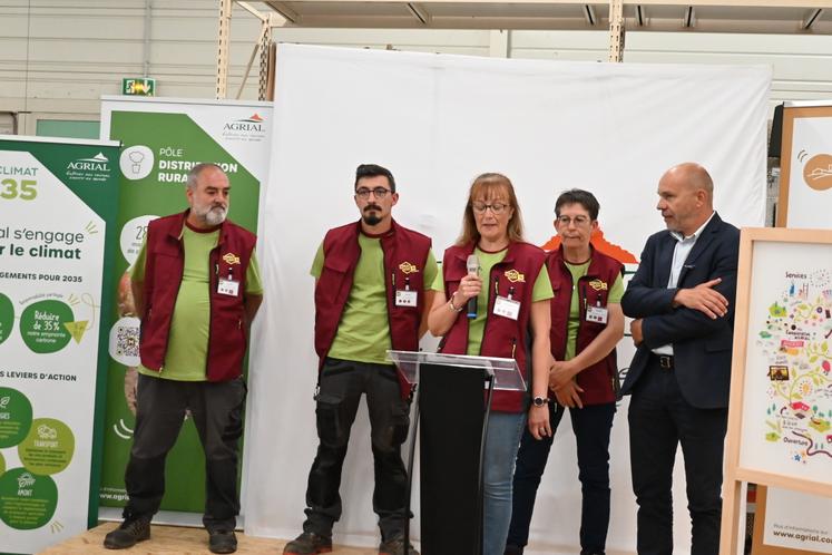 Le magasin a officiellement ouvert ses portes au public le 10 juin. Mickaël Leduc, directeur de la région Sarthe sud, a salué l'implication des quatre salariés en poste.