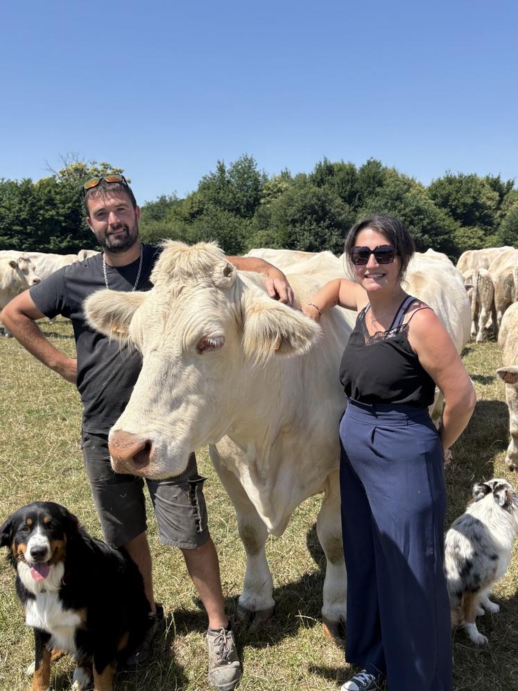 Aurélien Plessis et Elise Villaines, 26 ans, ont repris l'exploitation d'Eric et Françoise Guilvard, au Bois Taillé à Villaines sous Malicorne.