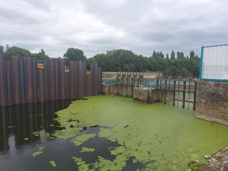 Le système de vannage actuel du barrage va être remplacé.