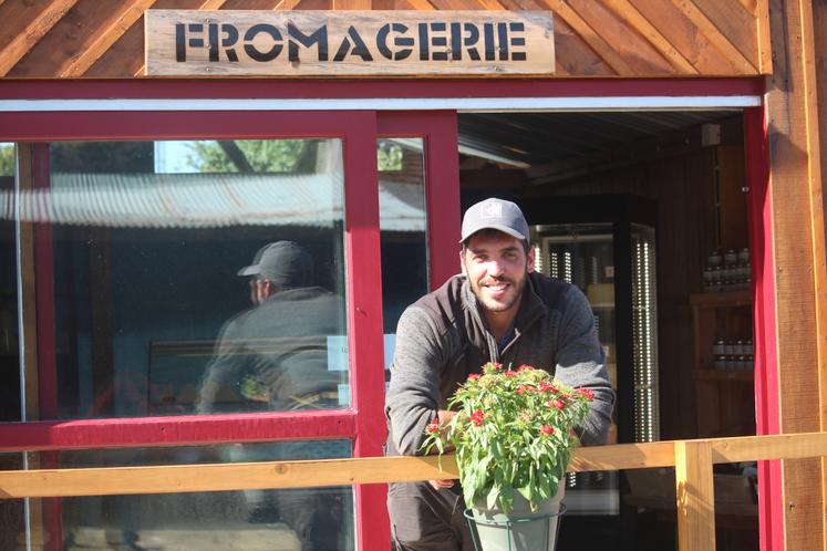 Valentin Delaroue tient également une fromagerie.