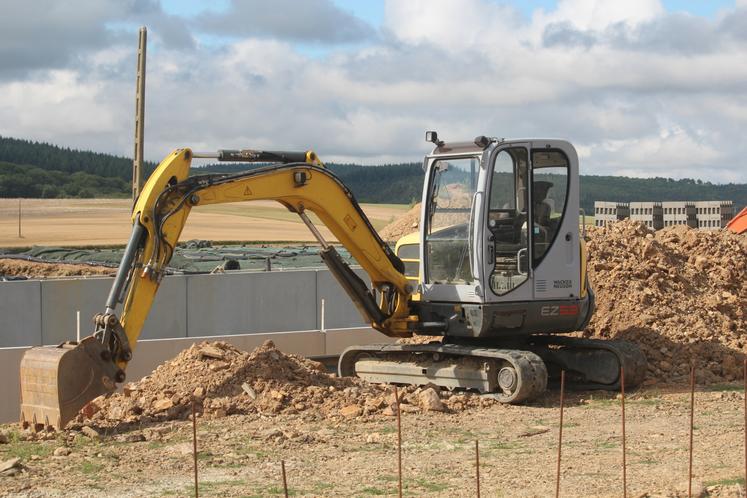Des investissements sont en cours, notamment la construction d'une nurserie. « Les travaux, il faut les faire jeune afin de les amortir après », explique Antoine.