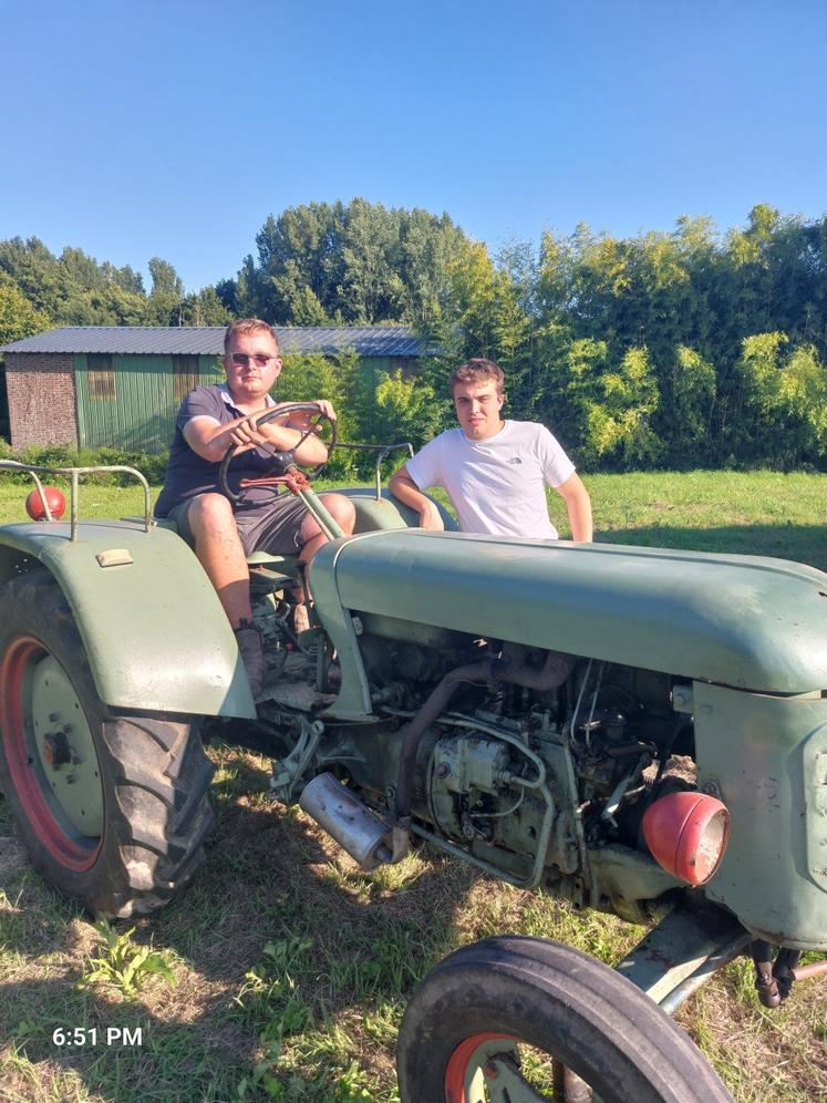 Gilduin Lemarié et Théo Gillard sont les co-organisateurs de la bourse d'antiquités matériel agricole qui se déroulera le samedi 30 août. Pour s'inscrire (5 € l'inscription), contactez les au 06.31.19.31.77 ou au 07.83.98.50.57