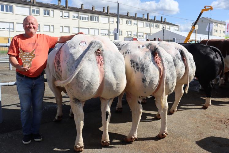 Éleveur à Beaumont-sur-Sarthe, Emmanuel Strauss a remporté le 1er Prix de bande emboucheurs avec ses quatre Blanc Bleu belges, âgées de 3 ans et demi. « Ce sont des bêtes homogènes, avec de la finesse d'os », commente-t-il.