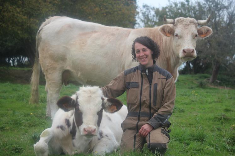 Comme son père, Pauline élève également quelques Saosnoises. "J'en ai cinq. J'en ai présenté une à la Foire. C'est un élevage plaisir."