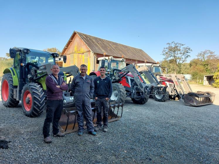 De g. à dr. : Franck Croiseau, Jacques Rousset et Victor Chambron, 3 des 5 membres du groupe tracteurs fourche de la Cuma de Bouloire.