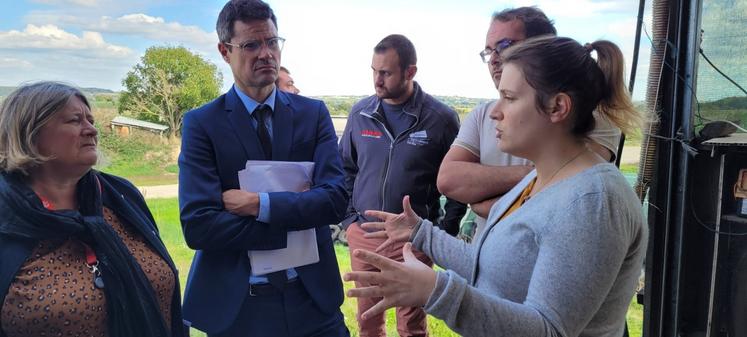Marc Séverac (DDT) et Karine Proux (DDPP) avec Emeline Denis.