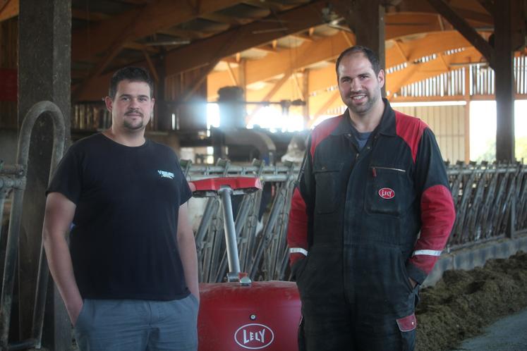 Guillaume et Julien Véron ont investi dans un robot pousse-fourrage Lely Juno A5.