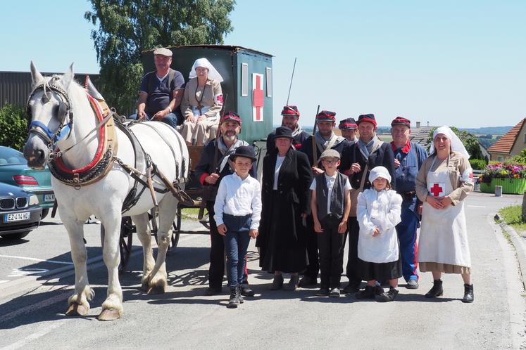 Les bénévoles de l'association les Bercons pour la commémoration des 150 ans de la guerre de 1870, à Sougé-le-Ganelon en 2021.