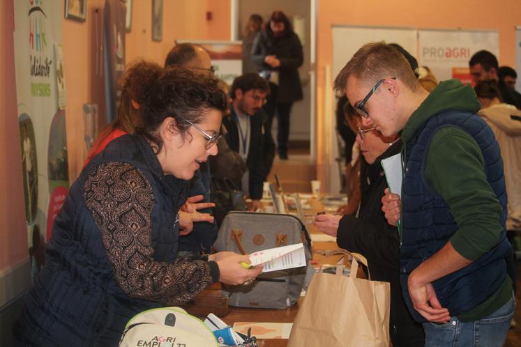 Hélène Puaud (Agri Emploi 72) a pu échanger avec des élèves de MFR après le spectacle.