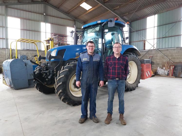 Didier Galpin et son fils Guillaume, installé à Saint-Jean-d'Assé.