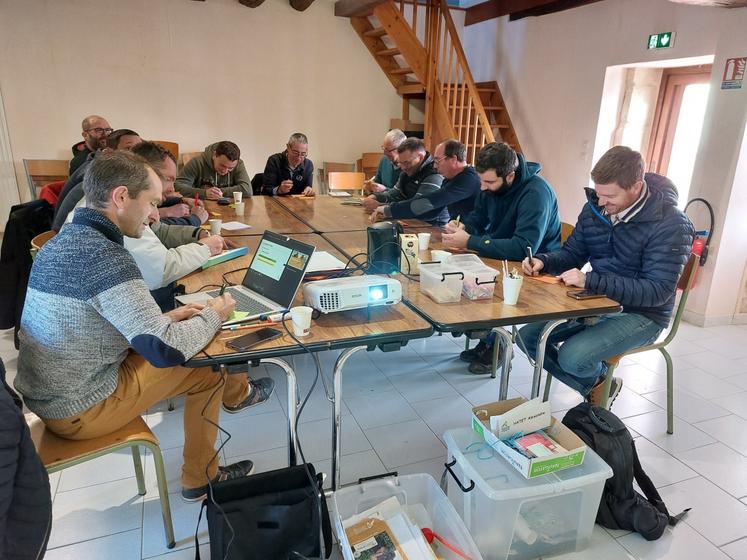 Le groupe 30 000 CAPTE réunit 11 exploitations du nord Sarthe autour d'Alexandre Hatet.