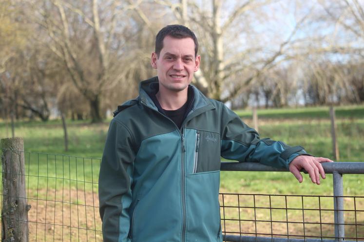 David Marteau, 31 ans, est installé en volailles et cultures à Fontenay sur Vègre.