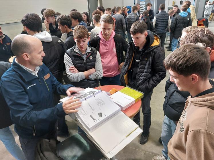 Olivier Lamblin a présenté son métier de responsable de la documentation technique chez Claas.