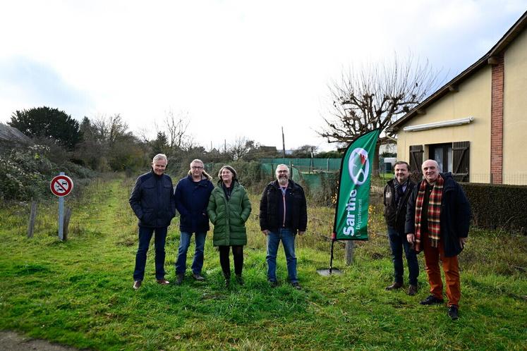 Le lancement du projet de voie verte Fresnay-Sillé a été officialisé en compagnie des élus en décembre.